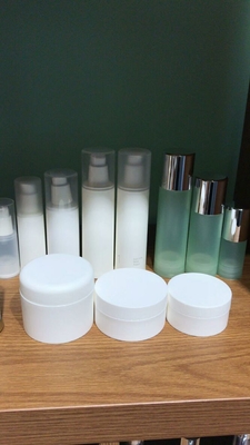 Eco friendly white empty PP PCR 15ml 30ml 50ml100mlplastic cosmetic packaging container serum lotion airless pump bottle